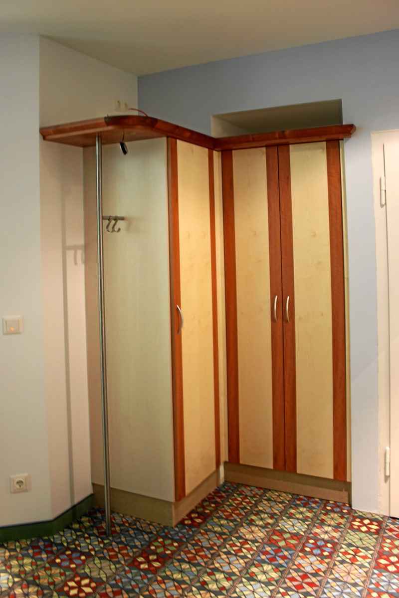 Schrank-Garderobe